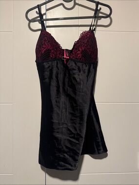 La SENZA- Black Chemise with Burgundy Lace Bust - Elegant Women's Slip